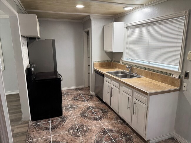 Building Photo - 23115 Ludgate Dr