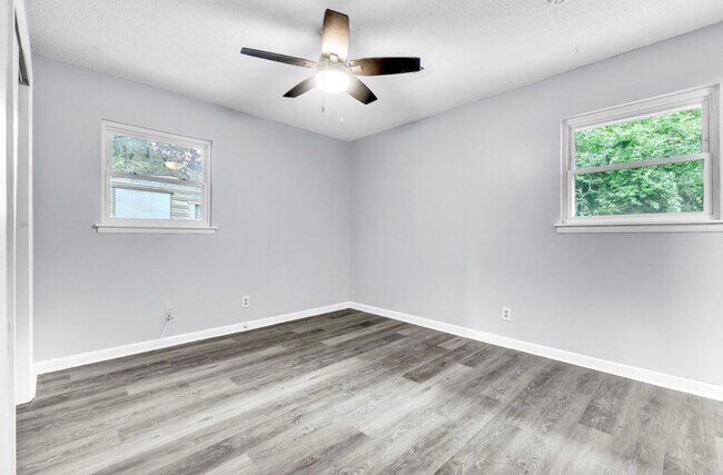 Building Photo - 3962 Fairfield Dr