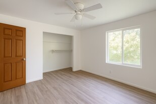 Building Photo - 8240 S Marion View Cir