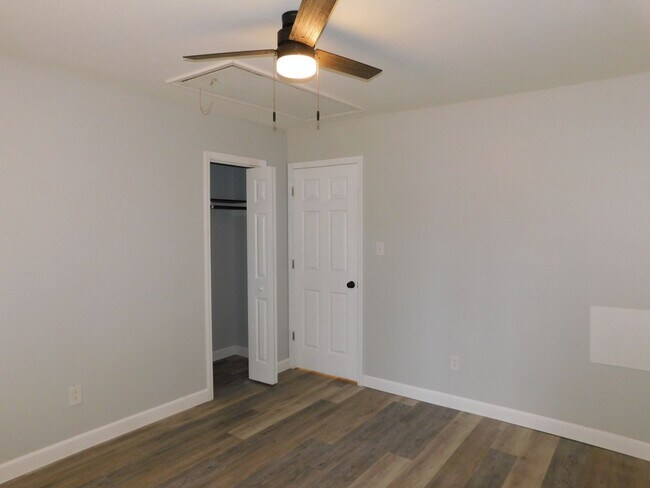Building Photo - 208 Cedar Ridge Ct