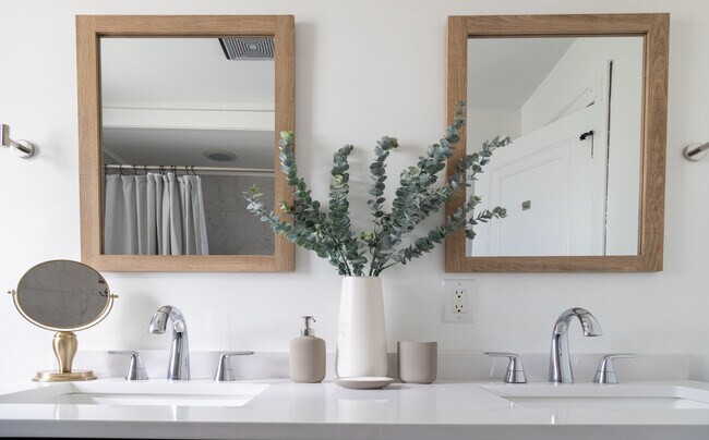 Building Photo - 5825 S Grand Blvd