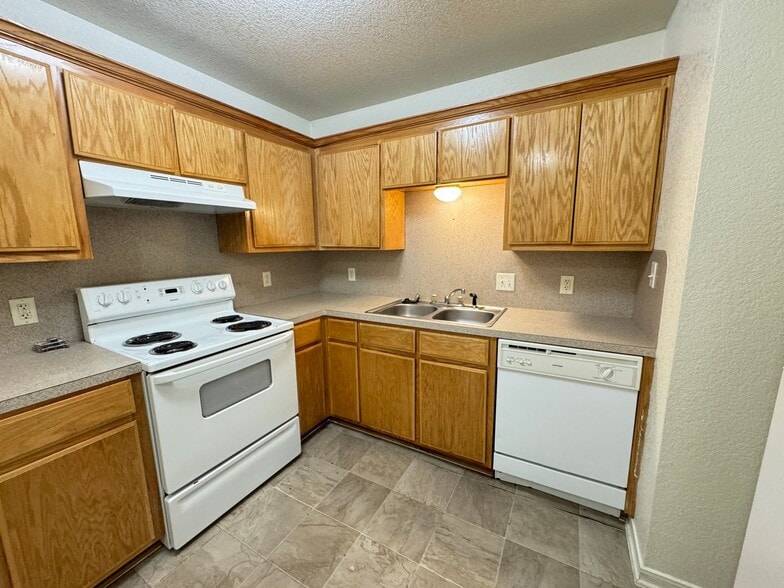 Building Photo - 3701 Ys Pak Ct