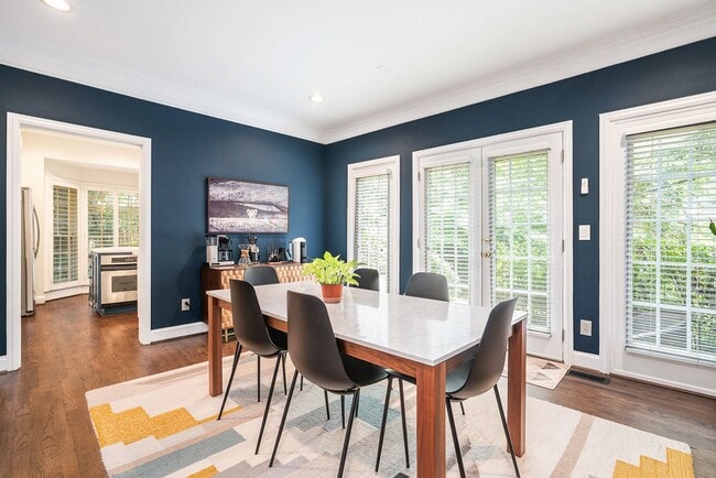 Building Photo - Luxury Townhome Where Midtown Meets Buckhead