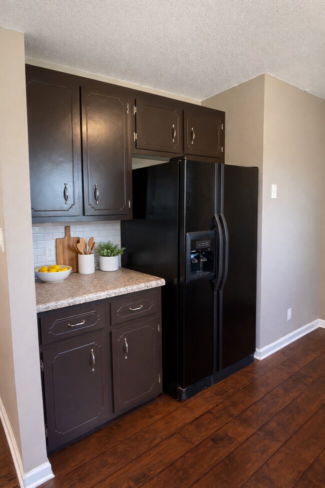 Building Photo - $1500 3 Bedroom 2 Bath Modern Brick Home!