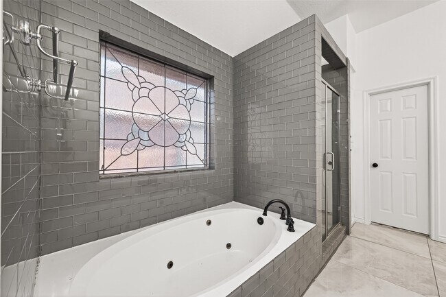 Building Photo - 2627 Double Lake Dr