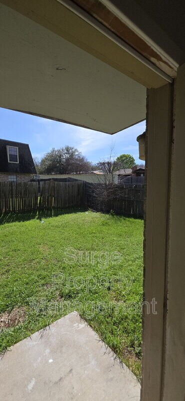 Building Photo - 227 Vista Way