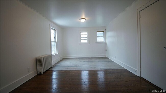 Building Photo - 27 Lawrence Ave