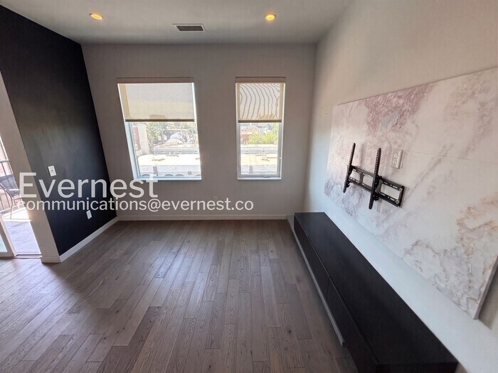 Building Photo - 1300 N Ogden St