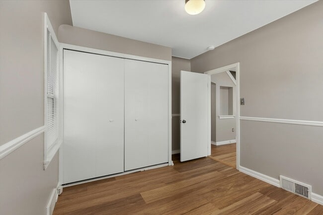 Building Photo - 712 Golf Ave