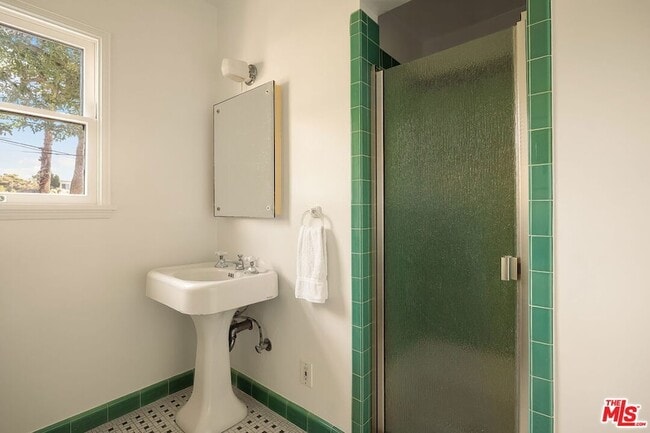 Building Photo - 755 Luton Dr