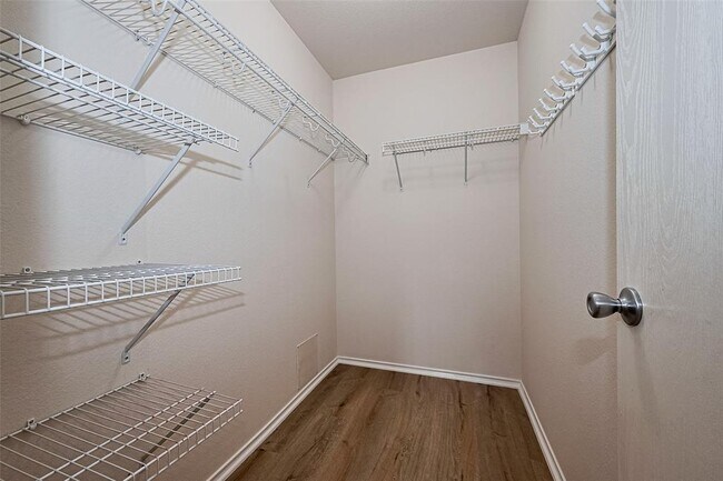 Building Photo - 8435 Westknoll Ln