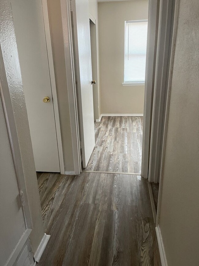 Building Photo - 2 bedroom 1 bath