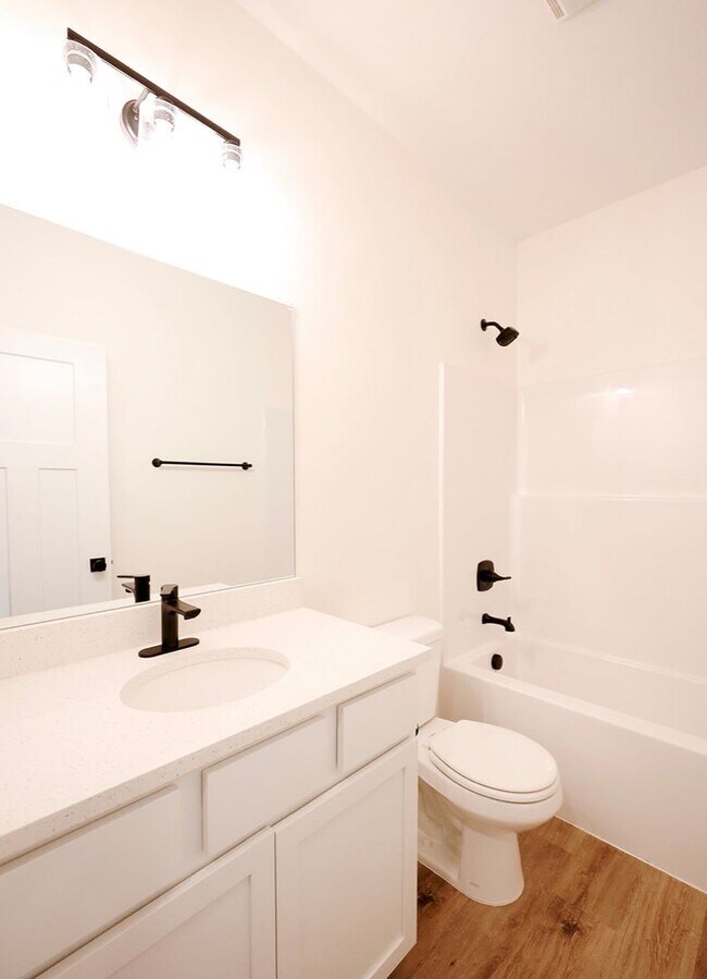 Building Photo - 513 Briarbrook Ln