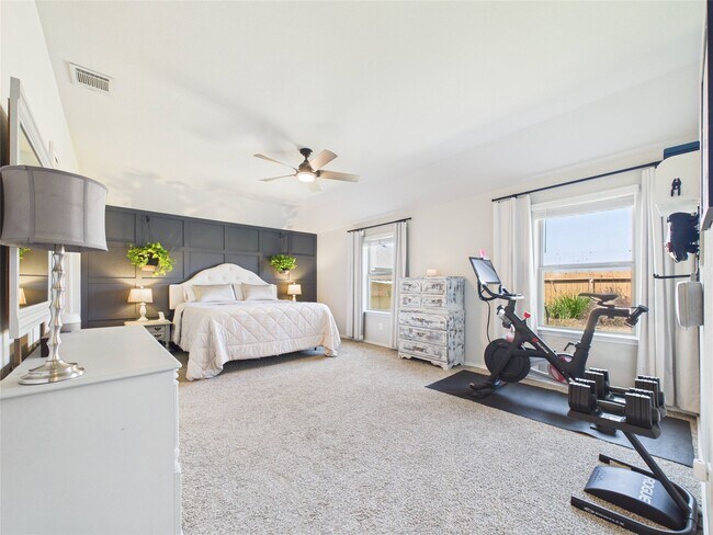 Building Photo - 11020 33rd Ave N