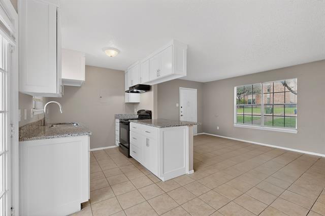 Building Photo - 8024 Cambridge Cir