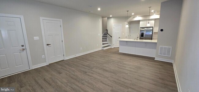 Building Photo - 2542 -A Verona Pl