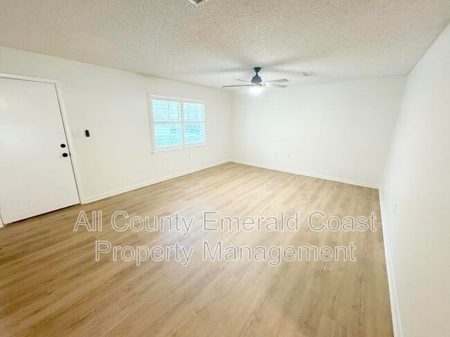 Building Photo - 504 Kelly St