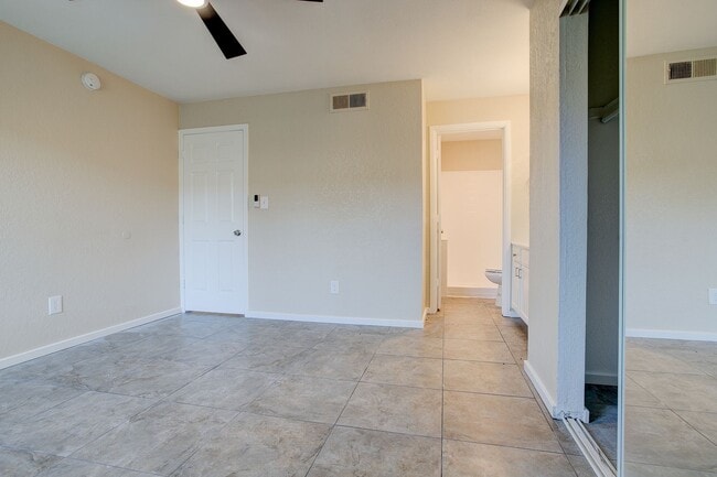 Building Photo - Updated 2 Bedroom, 2 bathroom located in a Gated Community!! Like living at a Resort!  Available ...