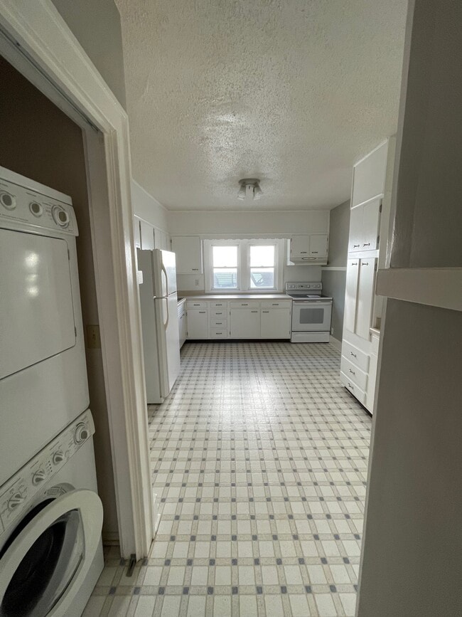 Building Photo - 2318 Storm St