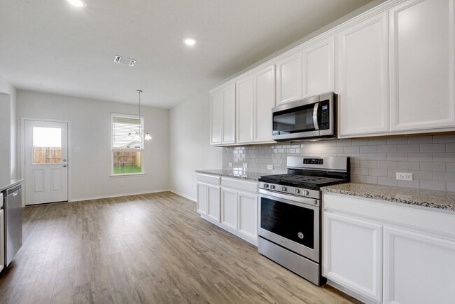Building Photo - 121 Nettletree Dr