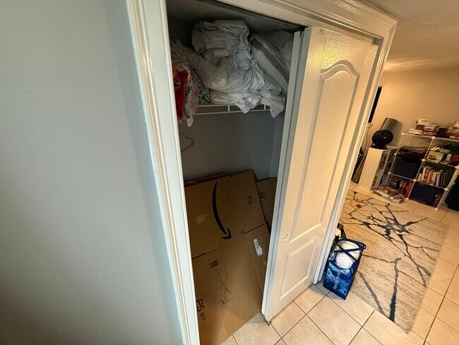 Building Photo - 146 W Fourth St