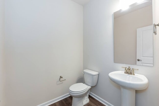 Building Photo - Three Bedroom End Unit Home!