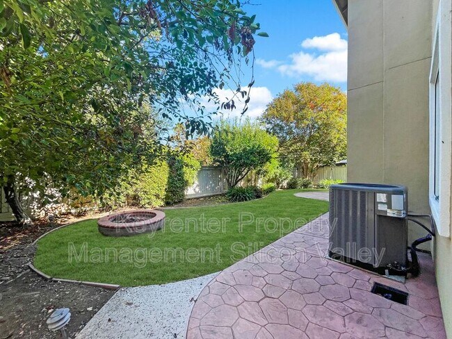 Building Photo - 3825 Venus Ct