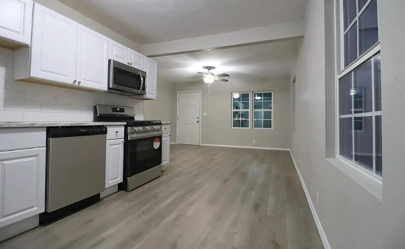 Building Photo - 5202 N Rockwell Ave