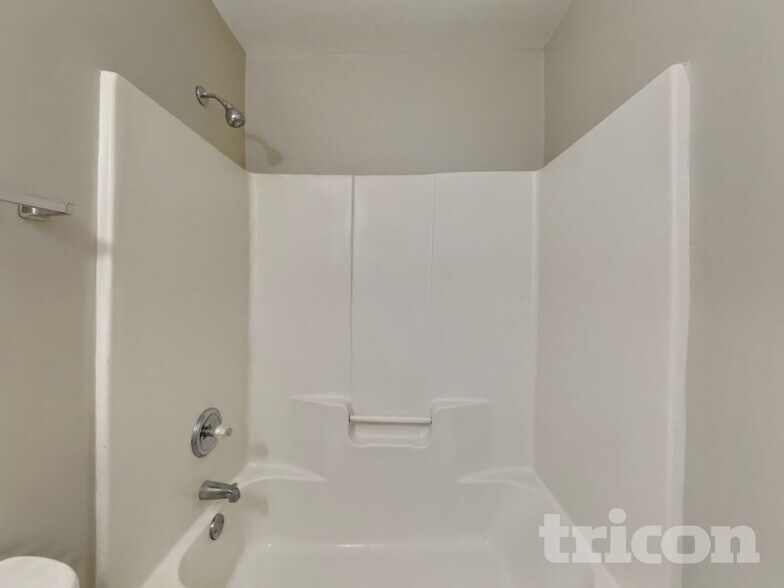 Building Photo - 112 Glengariff Ln