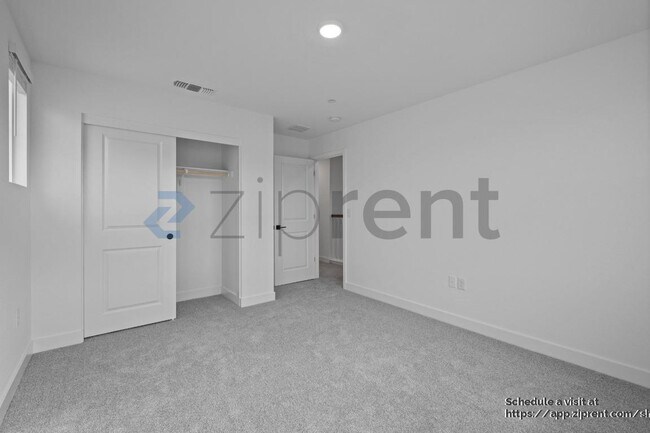 Building Photo - 365 Gold Coast Rd