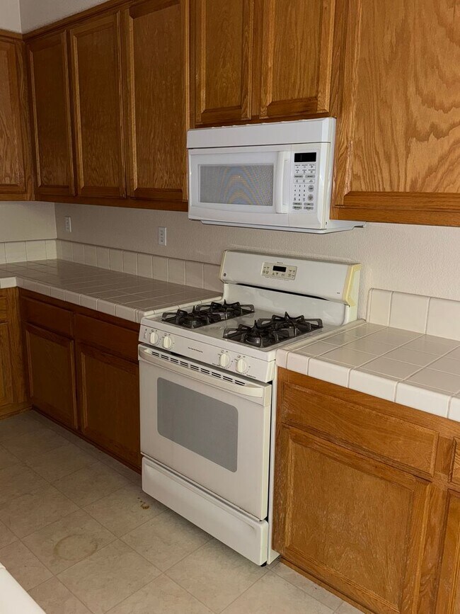 Building Photo - Ready To Move?