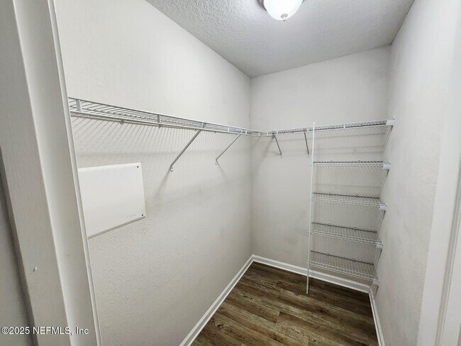 Building Photo - 514 E 63rd St