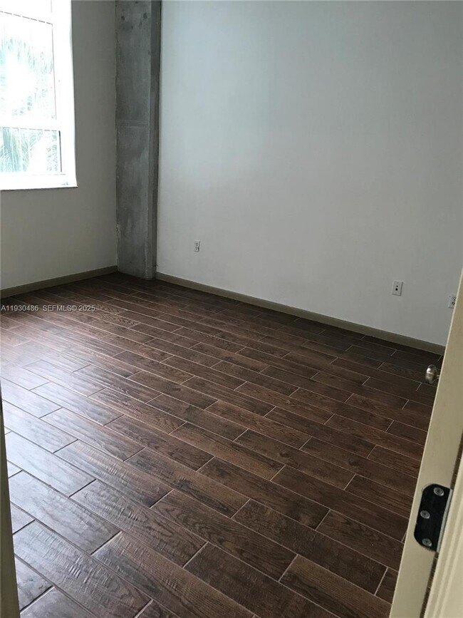 Building Photo - 2001 Biscayne Blvd