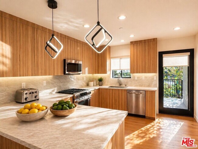 Building Photo - 1146 Hacienda Pl