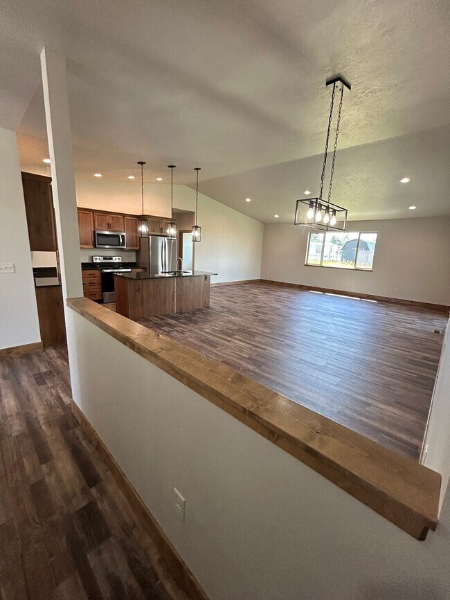 Building Photo - Beautiful Home in Rural Setting