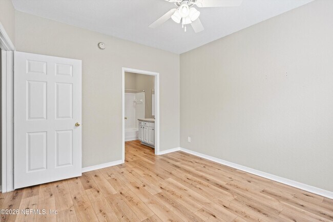 Building Photo - 13700 Richmond Park Dr N