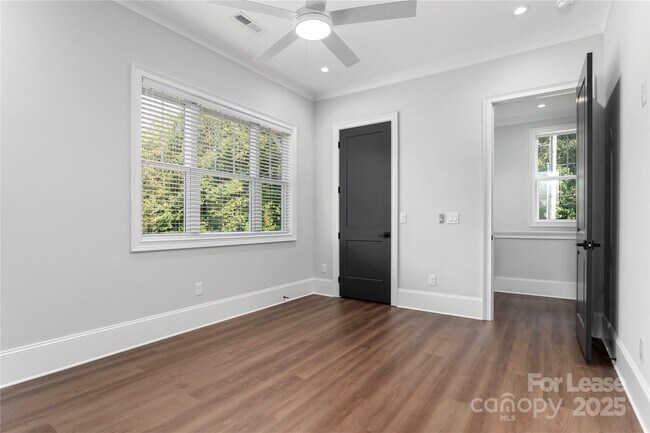 Building Photo - 805 Naples Dr