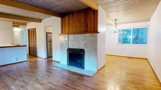 Building Photo - Available April 1 in Richmond Highlands