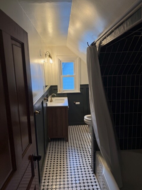 Building Photo - 1024 W Front St