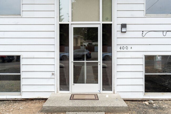 Building Photo - 400 Casad Ave