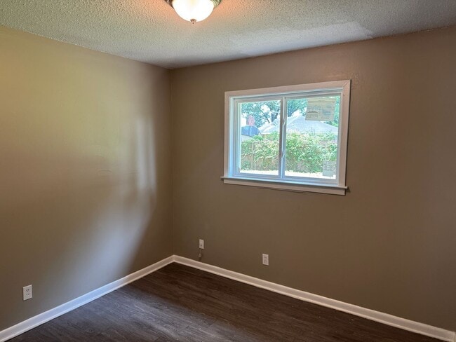 Building Photo - Charming 3-Bedroom Home in Memphis Comfort & Convenience Await!