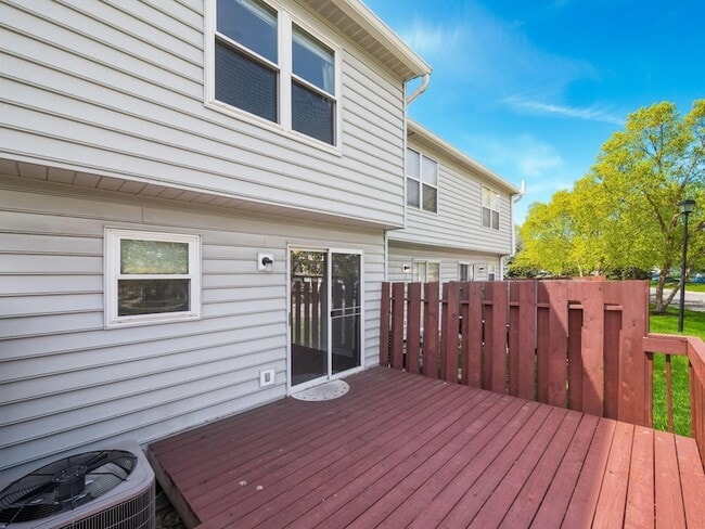 Building Photo - 952 Charleston Way Dr