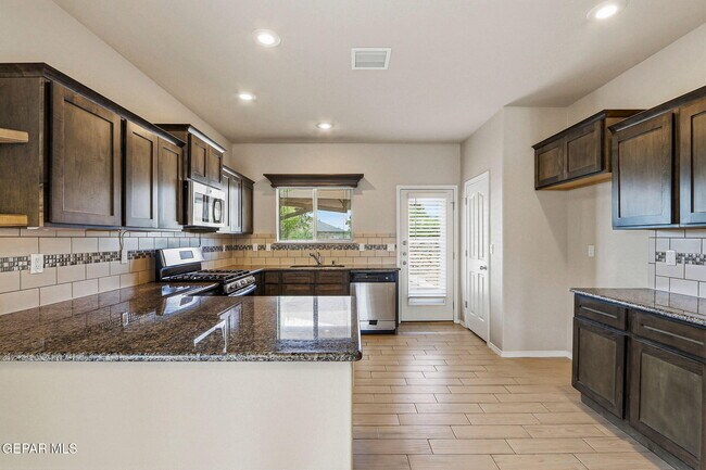 Building Photo - 7533 Red Cedar Dr