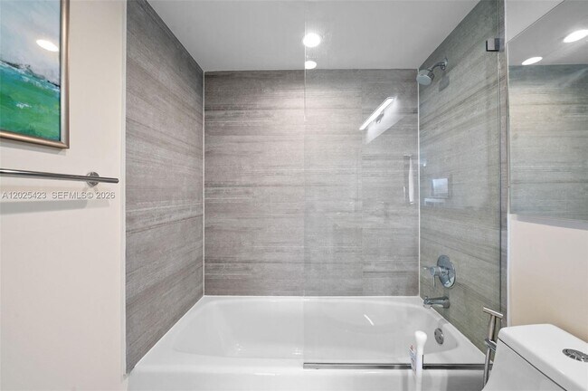 Building Photo - 20505 E Country Club Dr