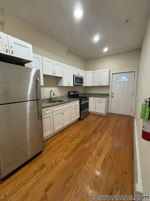 Building Photo - 16 Chelsea St