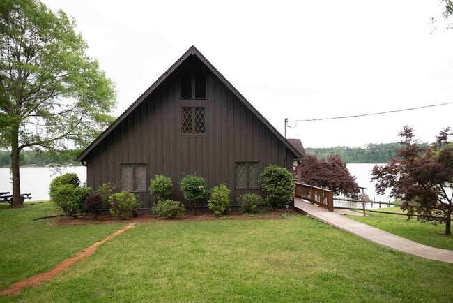 Building Photo - 418 Riverton Dr