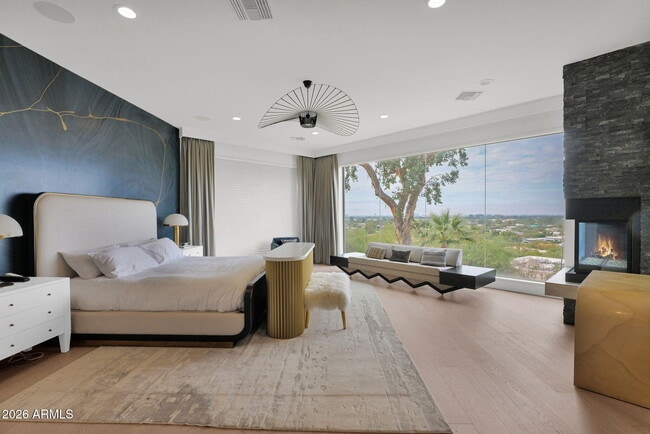 Building Photo - 5632 Camelback Canyon Dr