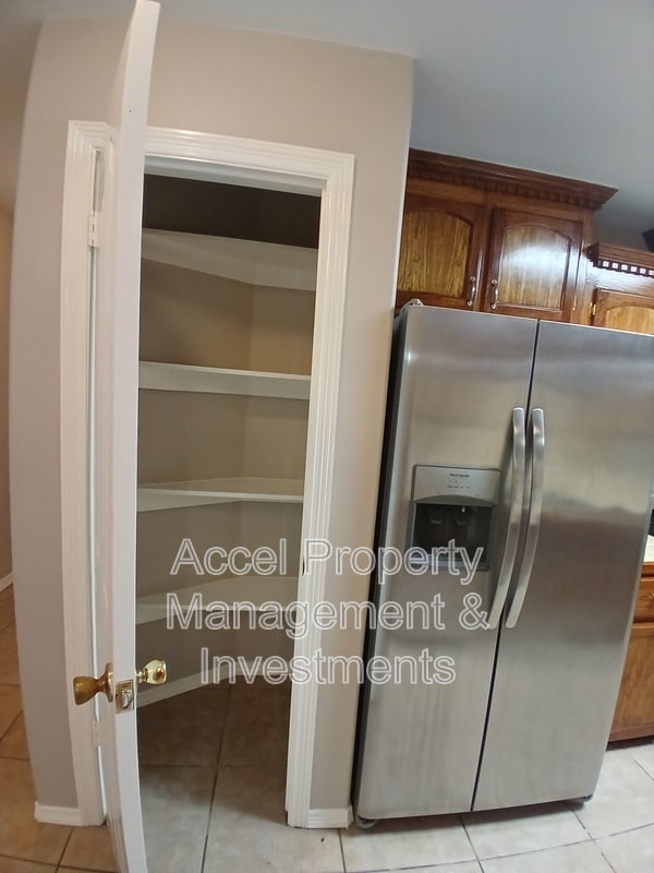 Building Photo - 3216 Ginger Ave