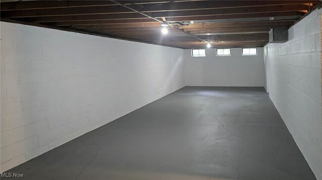 Building Photo - 6862 Westview Dr