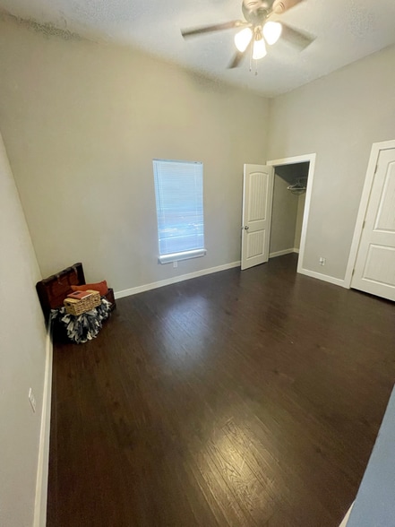 Building Photo - 638 W Elmira St